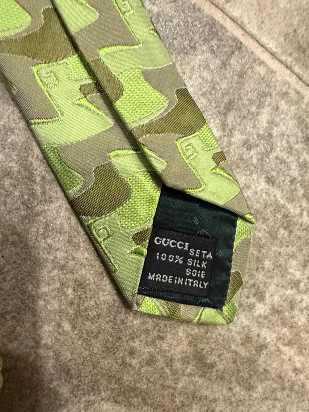 Authentic Gucci neck-Tie for men Gucci suits Italian made